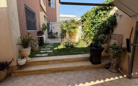 Villa à 3 étages indépendantes à vendre à cité nozha